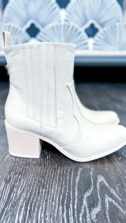 Chinese Laundry You See Smooth Booties