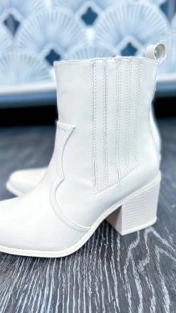 Chinese Laundry You See Smooth Booties